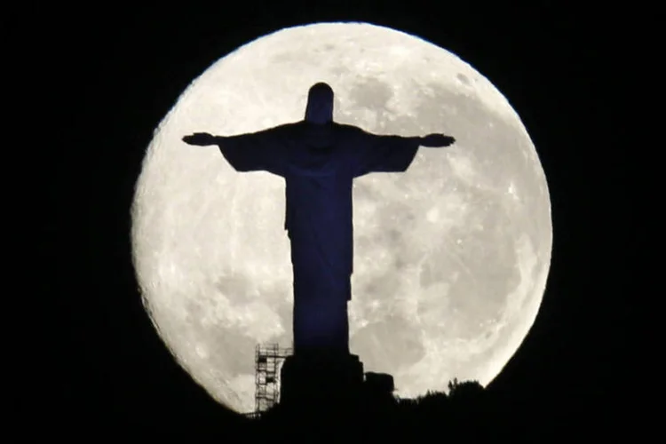 Superlua: a Lua cheia só vai estar tão perto da Terra novamente daqui à 18 anos (REUTERS/Pilar Olivares/Reuters)