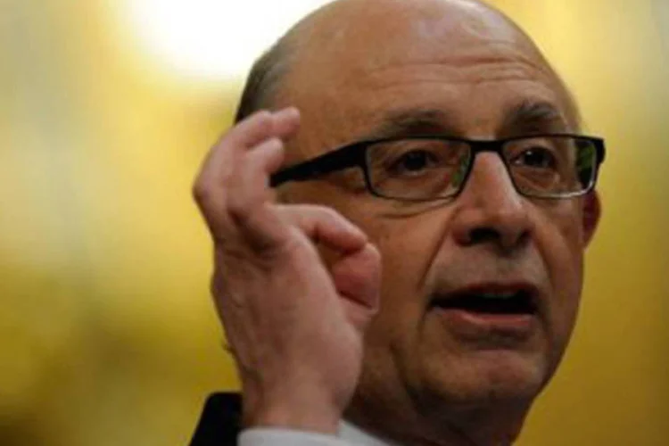 
	O ministro espanhol da Fazenda, Crist&oacute;bal Montoro: As contas mant&ecirc;m o objetivo espanhol de um d&eacute;ficit p&uacute;blico de 2,8% do PIB ano que vem para poder abandonar o procedimento de d&eacute;ficit excessivo aberto pela UE
 (©AFP / Dani Pozo)