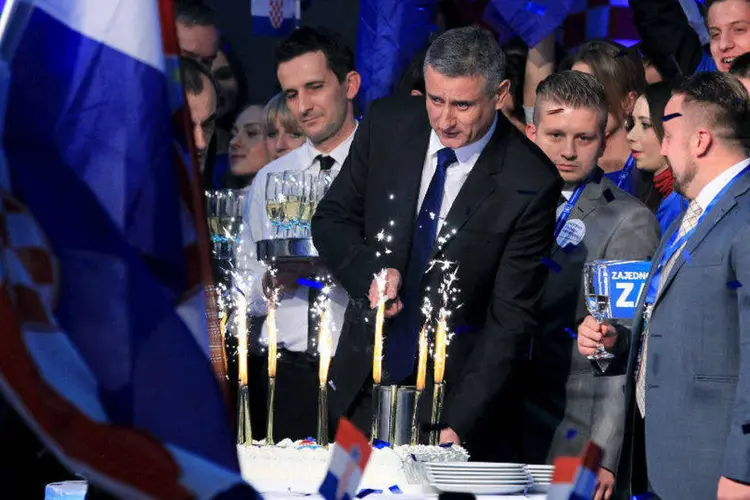 
	Tomislav Karamarko, presidente da Coaliz&atilde;o Patri&oacute;tica, comemorando a vit&oacute;ria do partido
 (Reuters/Antonio Bronic)