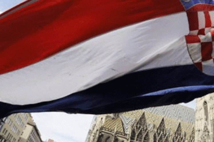 A Croácia será o segundo Estado da antiga Iugoslávia, depois da Eslovênia, a entrar para a UE (Bandeira da Croácia)
