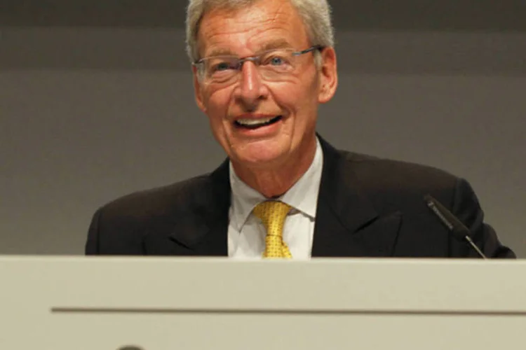 
	Gerhard Cromme, presidente do conselho da ThyssenKrupp, ap&oacute;s encontro para apresenta&ccedil;&atilde;o dos n&uacute;meros anuais da companhia em Bochum
 (Wolfgang Rattay/Reuters)