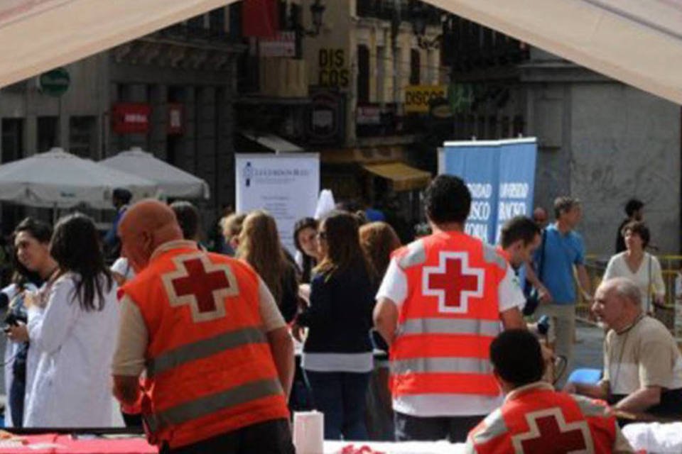 Diante da pobreza na Espanha, Cruz Vermelha pede doações