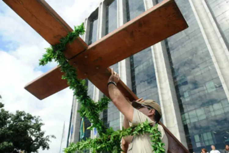 Cruz Peregrina e o Ícone de Nossa Senhora, símbolos religiosos para a Jornada Mundial da Juventude, chegam à prefeitura do Rio de Janeiro (Tânia Rêgo/Agência Brasil)