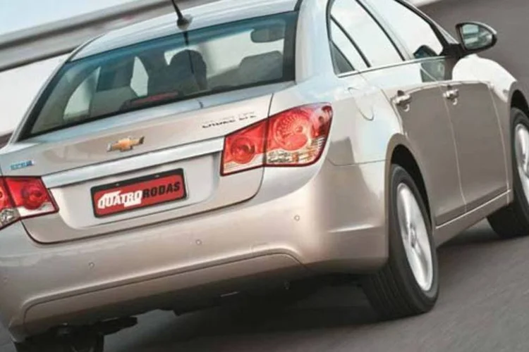 
	Chevrolet Cruze LTZ 1.8 16V 2012: o modelo Cruze LT, que tem pre&ccedil;o sugerido de R$ 77.796, ser&aacute; oferecido at&eacute; o fim do m&ecirc;s por R$ 67.990
 (Marco de Bari/Quatro Rodas)