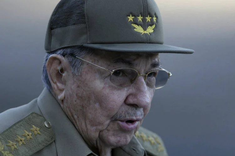 
	Raul Castro: &quot;N&atilde;o somos ing&ecirc;nuos, nem ignoramos a influ&ecirc;ncia de poderosas for&ccedil;as externas&quot;, disse o presidente de Cuba
 (Enrique De La Osa/Reuters)