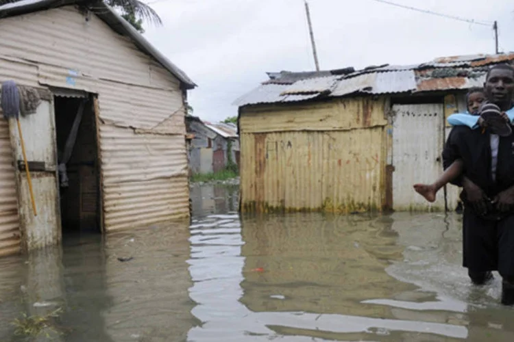 
	Enchente causada pelo furac&atilde;o Sandy: com as mortes j&aacute; s&atilde;o cerca de 28 as registradas como consequ&ecirc;ncia da passagem de&nbsp;&quot;Sandy&quot;&nbsp;na regi&atilde;o caribenha
 (Ricardo Rojas/Reuters)