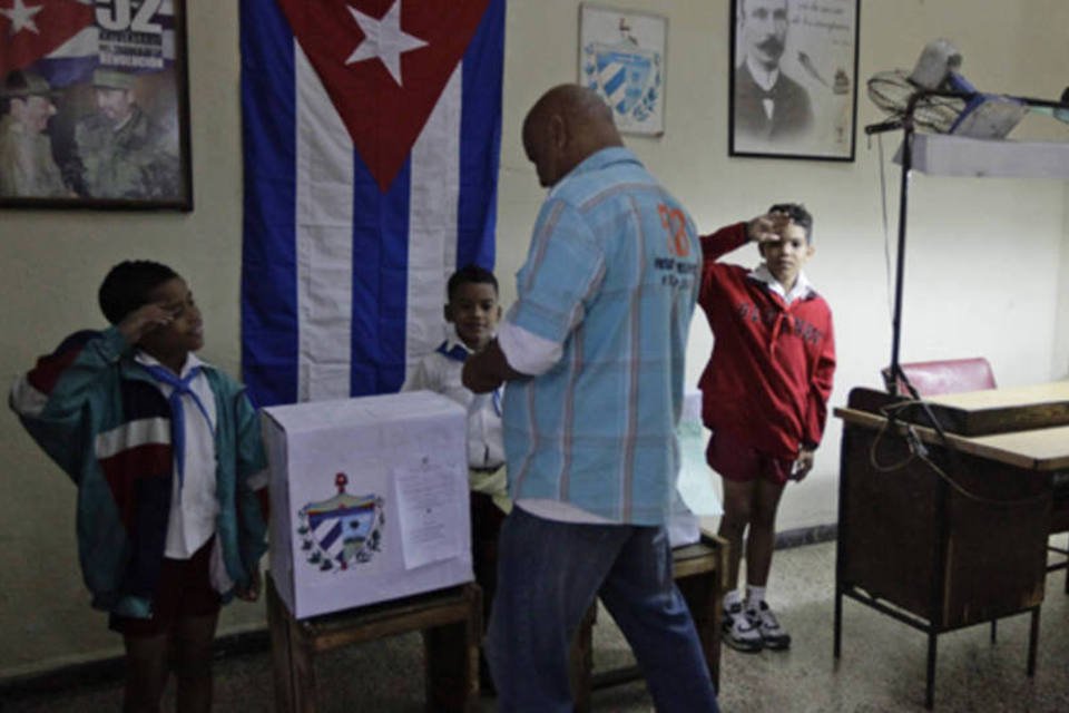 Eleições legislativas têm início em Cuba sem surpresas