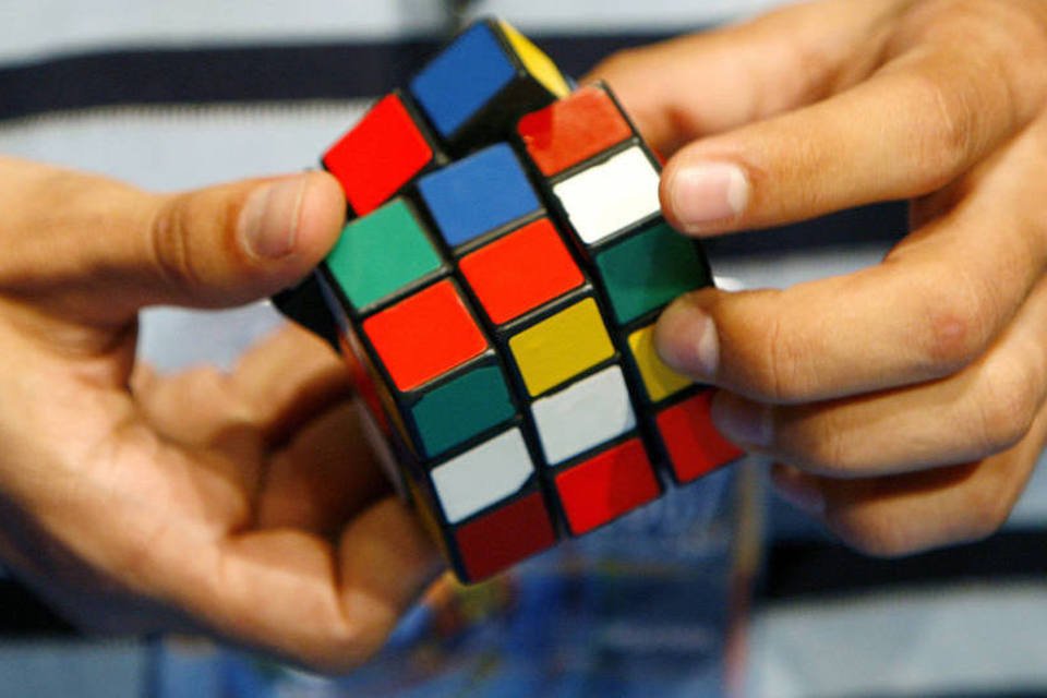 Cubo mágico: em média, as pessoas precisam de 50 movimentos para combinar corretamente as cores do brinquedo (Laszlo Balogh/Reuters)