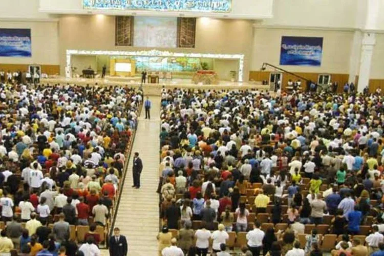 Culto em igreja evangélica: protestantes cresceram 50% a mais no Congresso (Agência Primeiro Plano/Veja/Divulgação)
