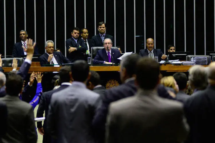 
	Eduardo Cunha, presidente da C&acirc;mara, durante sess&atilde;o sess&atilde;o extraordin&aacute;ria para discuss&atilde;o e vota&ccedil;&atilde;o de diversos projetos
 (Gustavo Lima / Câmara dos Deputados)