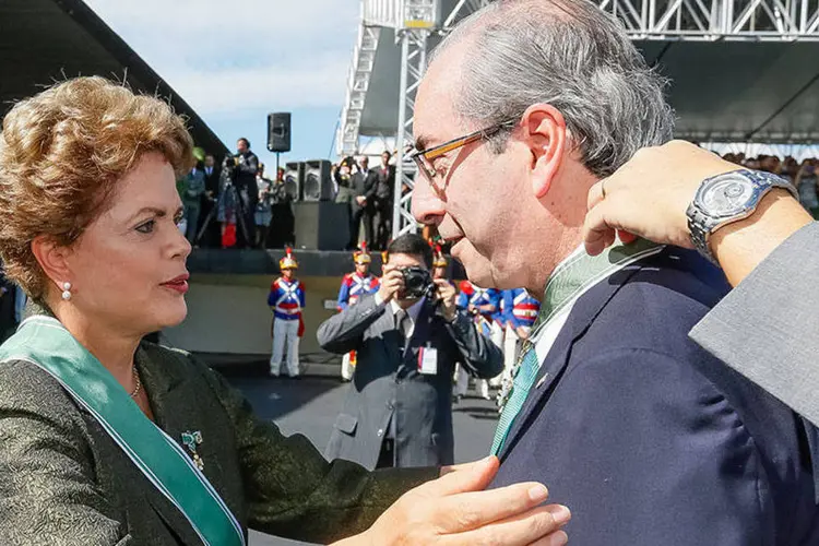
	Dilma Rousseff e Eduardo Cunha durante cerim&ocirc;nia comemorativa do Dia do Ex&eacute;rcito
 (Roberto Stuckert Filho/PR)