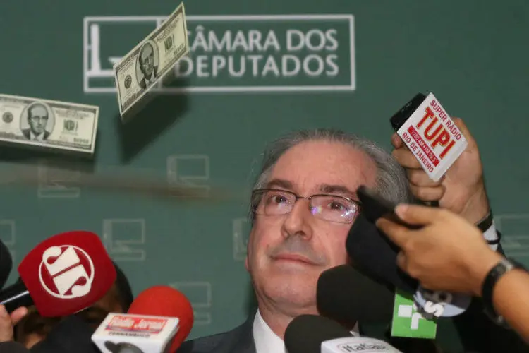 
	O presidente da C&acirc;mara, Eduardo Cunha, sob chuva de d&oacute;lares falsos: d&oacute;lar recuou 0,25 por cento, a 3,8765 reais na venda
 (Lula Marques/Agência PT/Fotos Públicas)