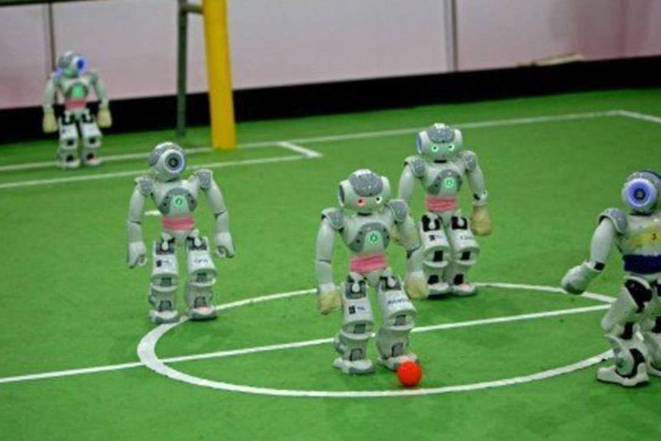 Robôs se preparam para Copa do Mundo futurista