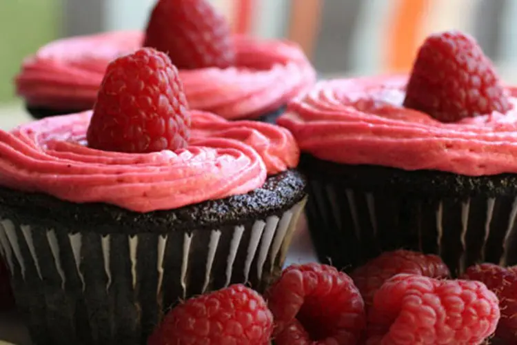 Cupcakes (Whitney / Wikimedia Commons)