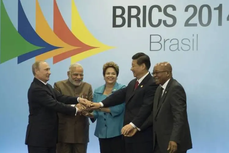 Vladimir Putin, Narendra Modi, Dilma Rousseff, Xi Jinping e Jacob Zuma, em foto oficial na 6ª Cúpula dos Brics (Marcelo Camargo/Agência Brasil)
