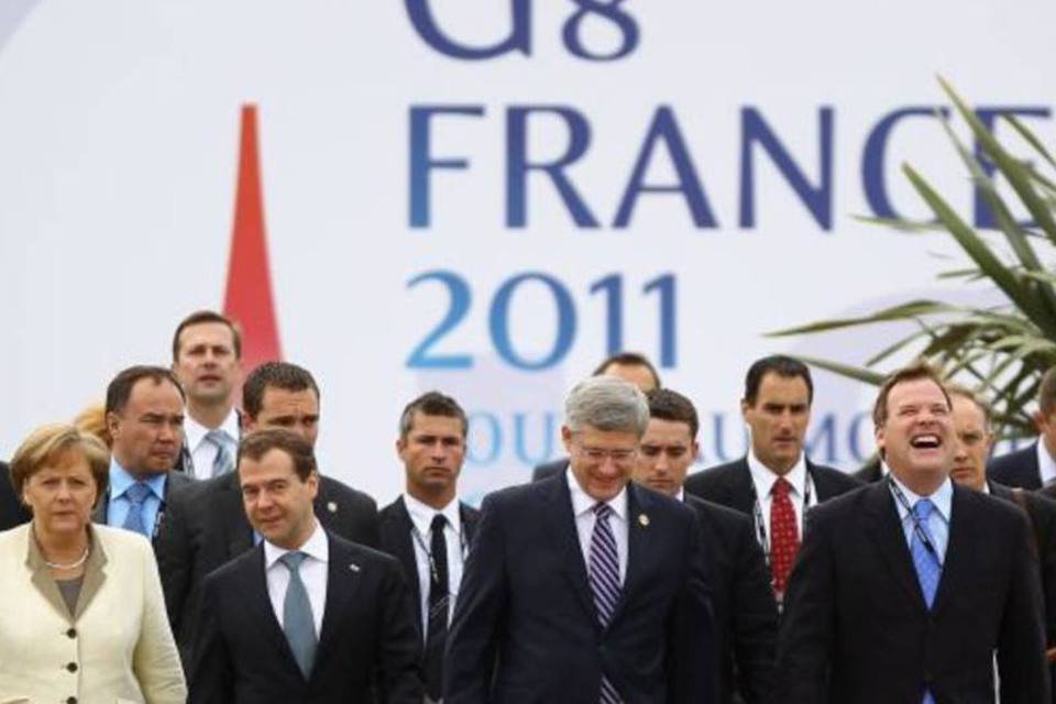 G8 vê economia global mais forte, mas alerta por dívida pública
