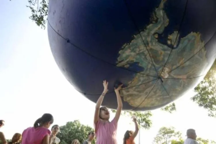 Fotografia da Cúpula dos Ppovos: A economia verde, tão festejada na Rio+20 por líderes mundiais e empresários, foi desqualificada pelos participantes (Marcello Casal Jr/Agência Brasil)