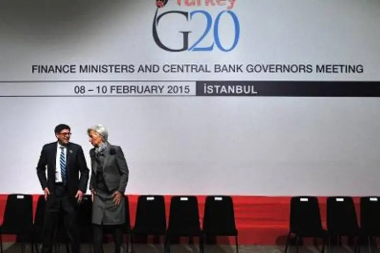 Os ministros das Finanças e presidentes de bancos centrais do G20 reunidos em Istambul acreditam que a queda dos preços do petróleo permitirá que seus países revisem suas políticas orçamentárias (Ozan Kose/AFP)