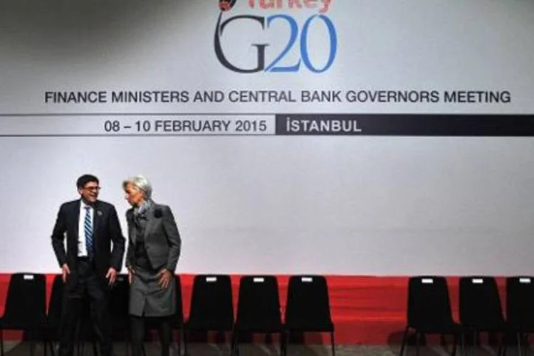 Os ministros das Finanças e presidentes de bancos centrais do G20 reunidos em Istambul acreditam que a queda dos preços do petróleo permitirá que seus países revisem suas políticas orçamentárias (Ozan Kose/AFP)