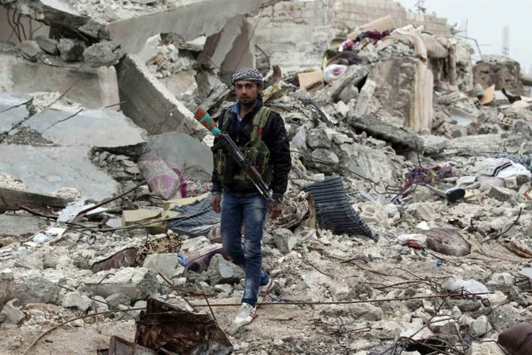 
	S&iacute;ria: as SDF est&atilde;o integradas por 25.000 combatentes curdos e cerca de 5.000 &aacute;rabes
 (Osman Orsal/Reuters)