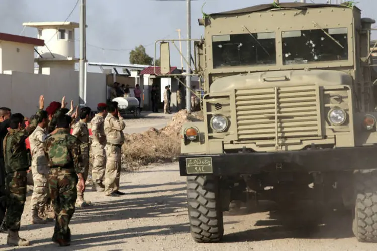 Curdos vão para Kobani: Turquia disse que ajudaria forças iraquianas a chegarem à Síria (Azad Lashkari/Reuters)