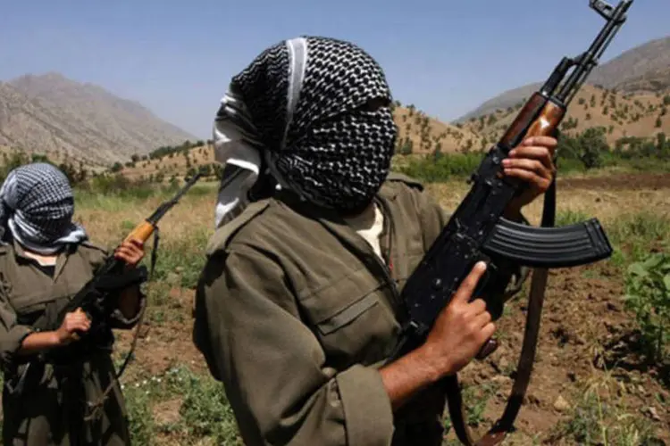 
	Insurgentes curdos:&nbsp;o Estado turco realizou um di&aacute;logo com Ocalan no fim de 2012 para tentar colocar fim a um conflito armado de mais de 30 anos.
 (Safin Hamed/AFP)