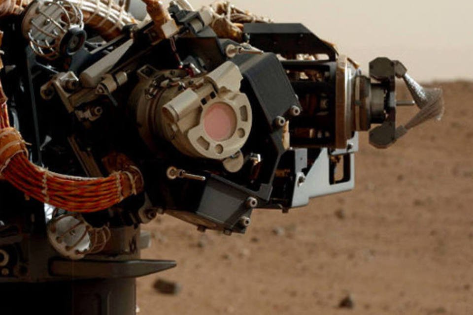 Robô Curiosity retoma exploração de Marte e analisa rocha