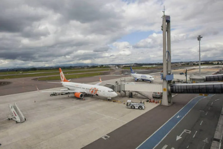 
	Aeroporto de Curitiba: ministro diz que a categoria t&ecirc;m uma atividade &ldquo;essencial &agrave; livre locomo&ccedil;&atilde;o de pessoas e bens&quot;
 (Lucas Costa/Infraero)