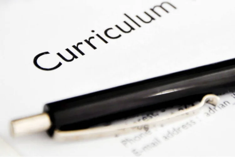 Currículo: informação demais atrapalha (adrian825/Thinkstock)