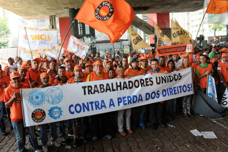 Centrais em São Paulo: no Rio, às 16 horas, cerca de 200 pessoas participavam do ato (Jaélcio Santana/ Força Sindical)