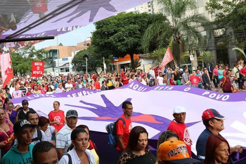Protesto contra impeachment em SP reúne 40 instituições
