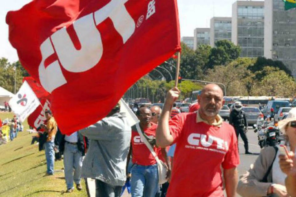 Sem imposto, arrecadação das centrais sindicais cai até 90%