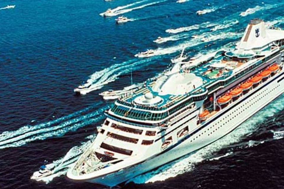 Passageiro morre ao cair em navio de cruzeiro