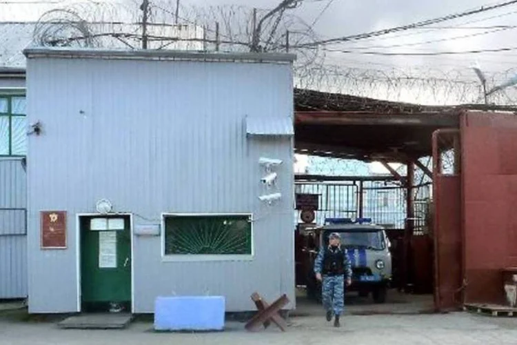 
	Pres&iacute;dio na R&uacute;ssia onde est&atilde;o ativistas: 30 ativistas e o capit&atilde;o da embarca&ccedil;&atilde;o permanecem em pris&atilde;o preventiva h&aacute; quase um m&ecirc;s
 (Greenpeace/AFP)