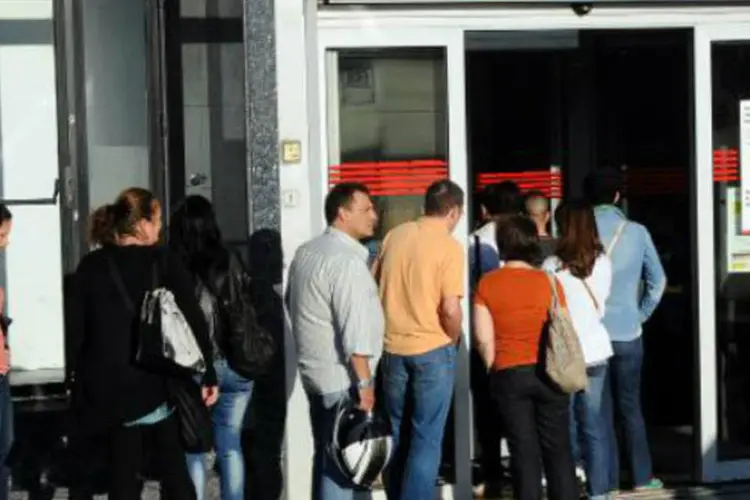 
	Ag&ecirc;ncia estatal de empregos em Madri, 2 de setembro de 2012: um total de 5,90 milh&otilde;es de pessoas estavam desempregadas na Espanha entre julho e setembro
 (AFP)