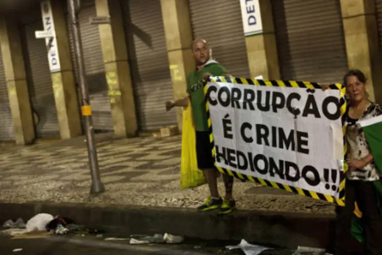 
	Manifestantes protestam contra a corrup&ccedil;&atilde;o, no Rio de Janeiro: brasileiros demontraram sua insatisfa&ccedil;&atilde;o com o tema durante os &uacute;ltimos meses
 (Dado Galdieri/Bloomberg)