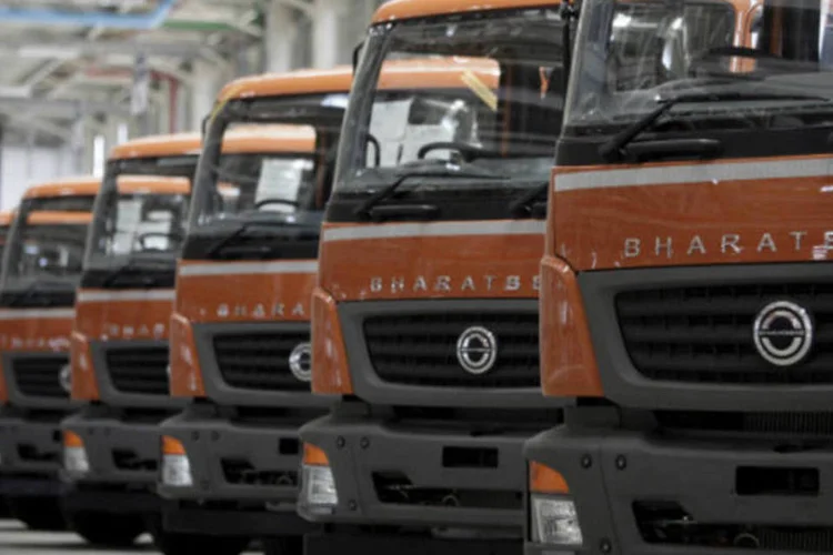 
	Caminh&otilde;es da Daimler: a empresa promete alocar parte dos recursos na nacionaliza&ccedil;&atilde;o de linha de caminh&otilde;es extrapesados
 (Kuni Takahashi/Bloomberg)