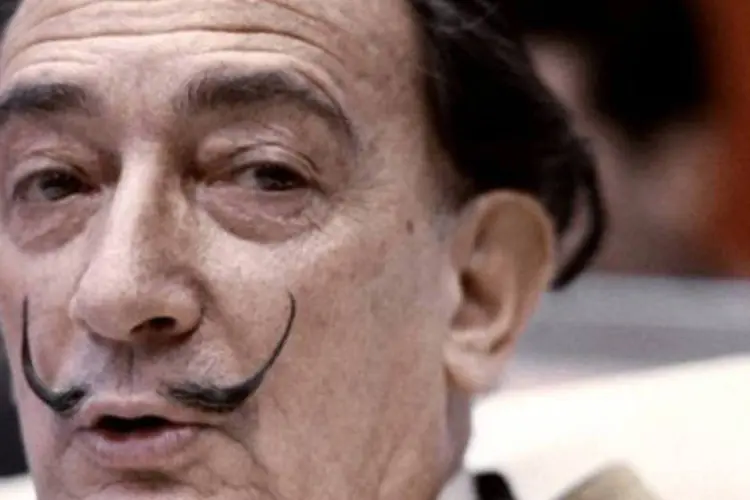 
	O pintor espanhol Salvador Dal&iacute; em visita a Paris de dezembro de 1971
 (AFP/AFP)