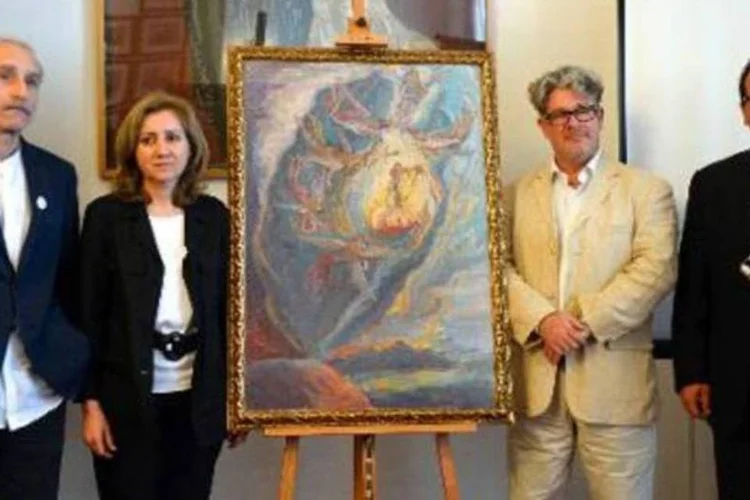 
	Equipe de pesquisadores espanhois exibem quadro &quot;O nascimento intrauterino de Salvador Dal&iacute;&quot;, certificado como a primeira obra surrealista do artista
 (AFP)
