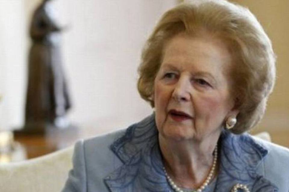 Roupas de Margaret Thatcher leiloadas por £ 73.000
