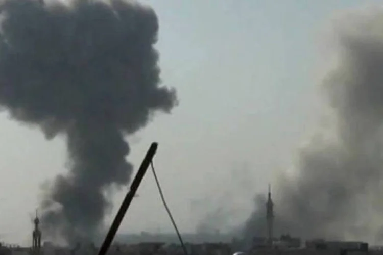 
	Ataques a&eacute;reos sobre Damasco, na S&iacute;ria, em 1 de novembro: segundo o grupo, Ras al-Ain &eacute; apenas um dos dois postos fronteiri&ccedil;os com a Turquia ainda controlados pelo ex&eacute;rcito de Bashar Assad
 (AFP)