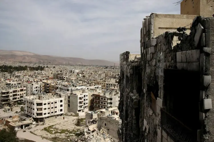 
	Damasco: &quot;A Fran&ccedil;a pede ao regime que cesse imediatamente todos os ataques contra civis e a oposi&ccedil;&atilde;o moderada&quot;
 (Bassam Khabieh / Reuters)