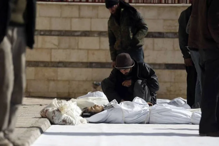 Douma: relatório afirma que dados de inteligência "confiáveis" mostram que oficiais sírios coordenaram o ataque usando cloro (Bassam Khabieh/Reuters/Reuters)