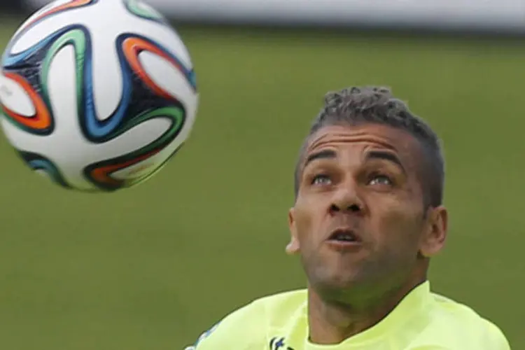 
	Jogador de futebol Daniel Alves
 (Marcelo Regua / Reuters)