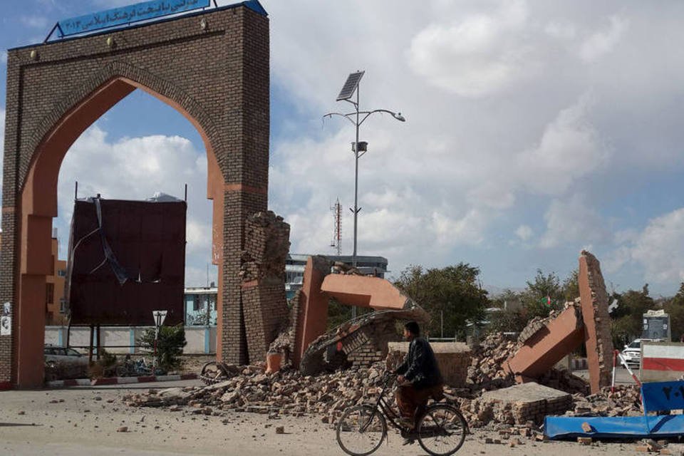 Taliban pede pressa na ajuda a vítimas de terremoto