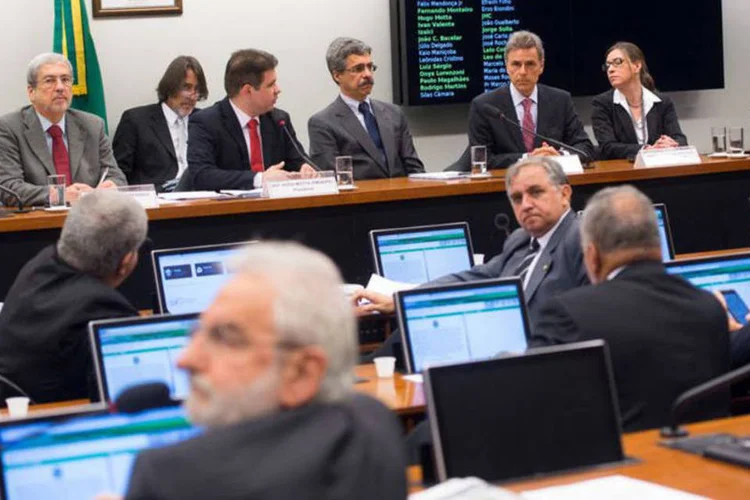 
	Dario de Queiroz em CPI da Petrobras: o juiz imp&ocirc;s tamb&eacute;m uma indeniza&ccedil;&atilde;o superior a R$ 5 milh&otilde;es aos acusados
 (Marcelo Camargo/ Agência Brasil)