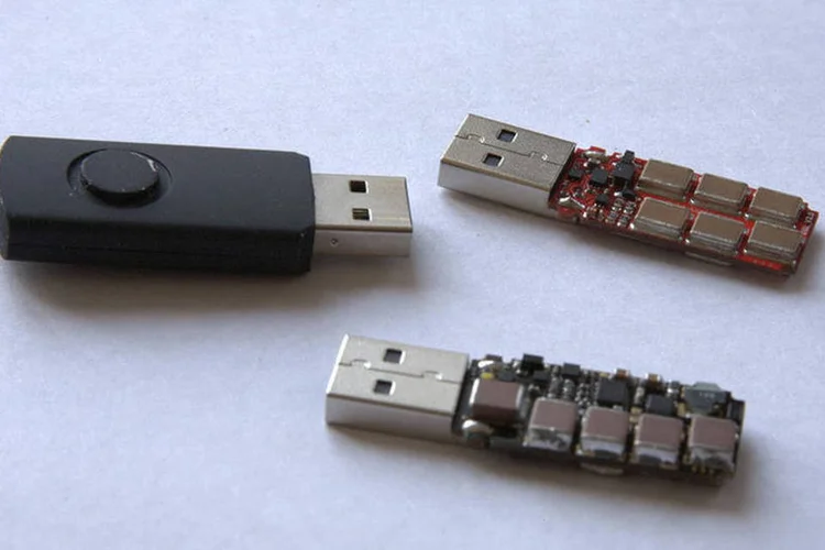 Pendrive: com descarga de 220 volts, computador pode ser destruído (Reprodução/Dark Purple)