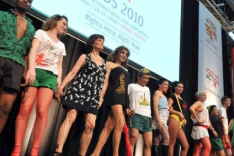 Desfile de moda da Daspu, criada pela ex-prostituta Gabriela Leite, denunciou a discriminação de que são vítimas os profissionais do sexo com relação à Aids
