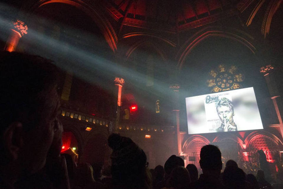Londres tem show emocionante em homenagem a David Bowie