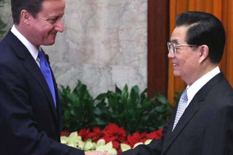 O primeiro-ministro do Reino Unido, David Cameron, e o presidente chinês, Hu Jintao (Getty Images)